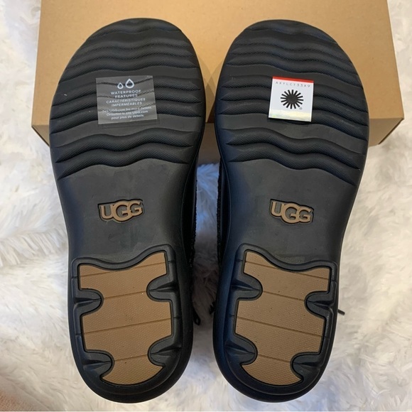 NWT UGG Hapsburg Lace Up Hiker Boots waterproof size 6 - Picture 5 of 7